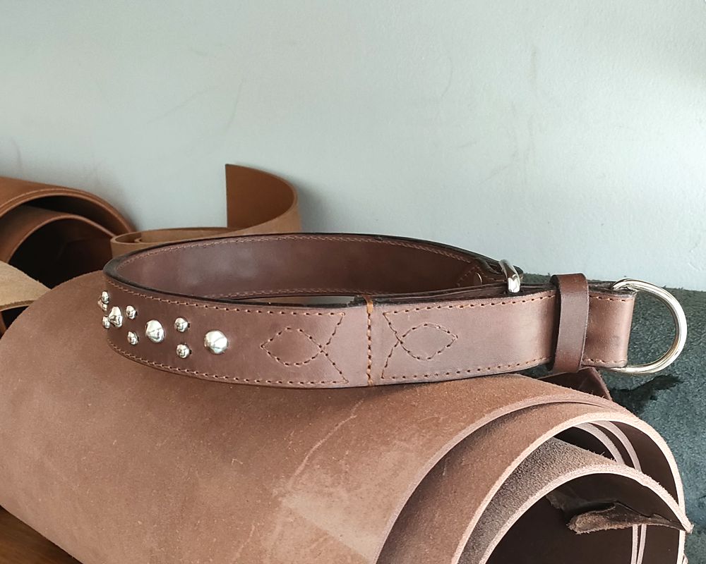 Martingale leather collar